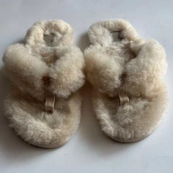 UGG Fluffy Flip Flop Sandal Slippers… - Picture 1 of 8